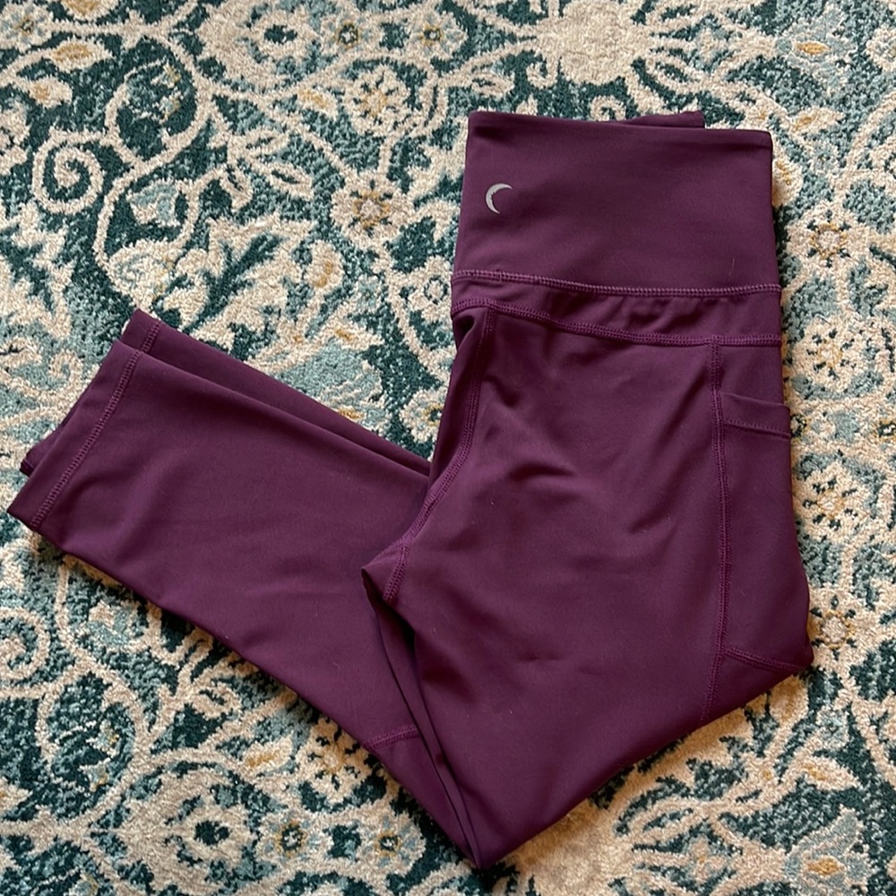 Zyia Light n Tight size 6-8 Plum/Purple 20 inch inseam/below knee